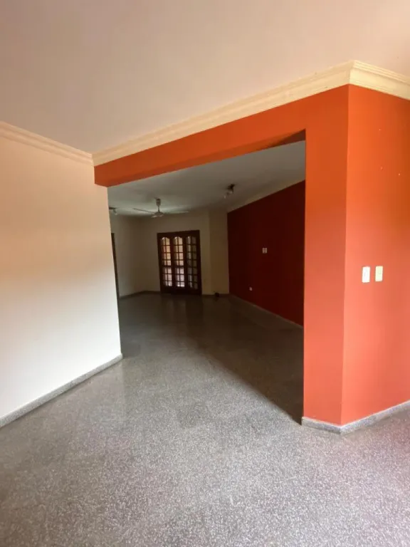 VENDO HERMOSA CASA EN LAMBARE SOBRE AUGUSTO ROA BASTOS — foto 2