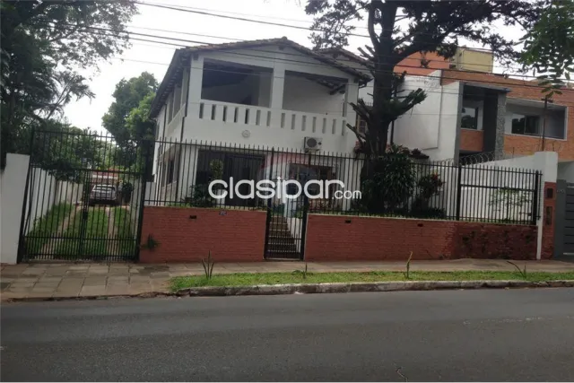 En Venta Amplia Casa a Remodelar 300,000 USD #1752820  en  Paraguay