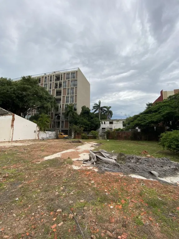 VENDO HERMOSO TERRENO ESPECIAL PARA CONDOMINIO O EDIFICIO EN PLENO BARRIO VILLA MORRA! — foto 2