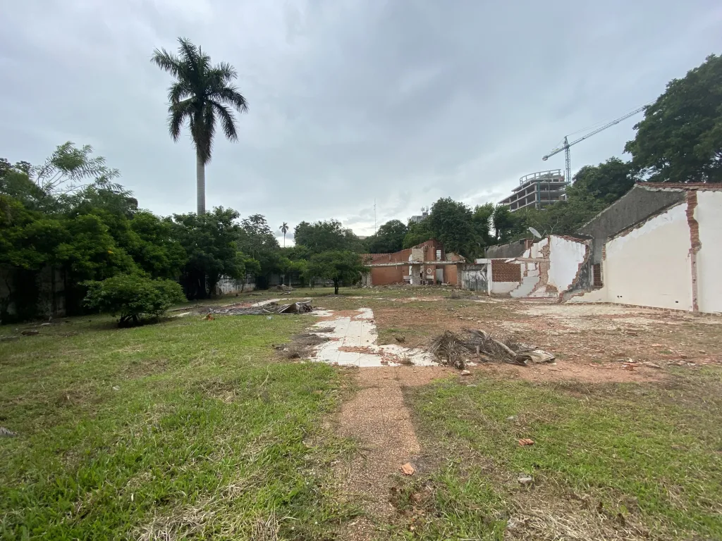 VENDO HERMOSO TERRENO ESPECIAL PARA CONDOMINIO O EDIFICIO EN PLENO BARRIO VILLA MORRA! — foto 3