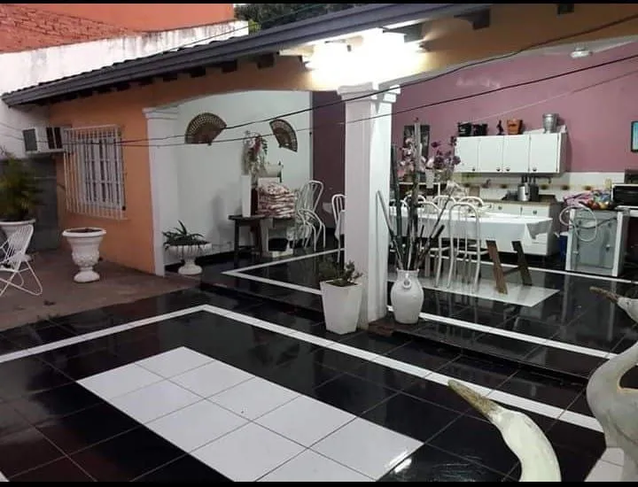 Vendo HERMOSA CASA ZONA CENTRO — foto 2