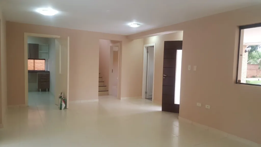 VENDO CASA EN CONDOMINIO EN LUQUE - Zona Villa Adela — foto 3