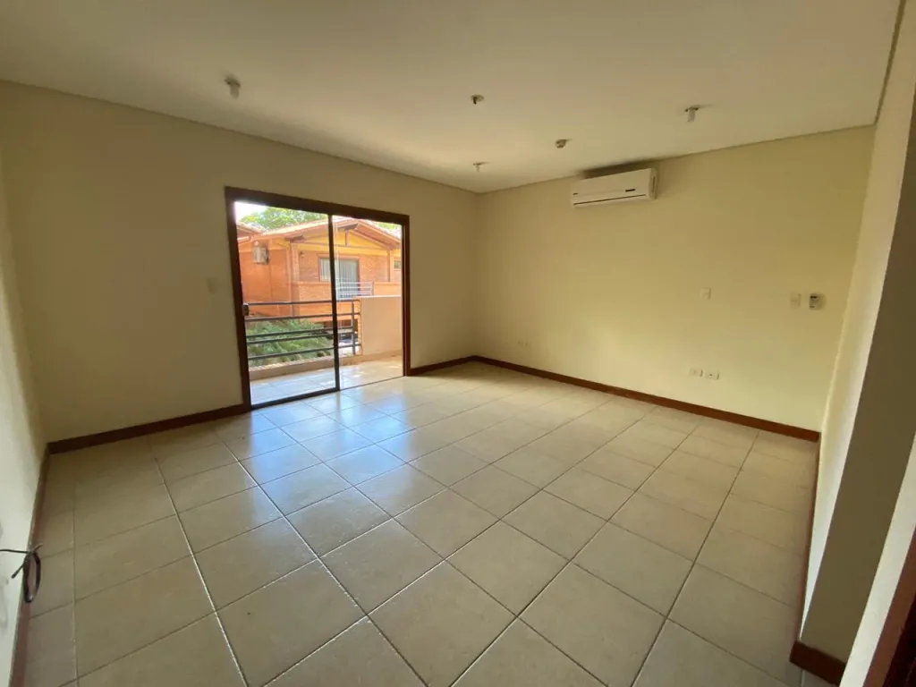 Alquilo hermosa Casa en Asunción en Condominio — foto 2