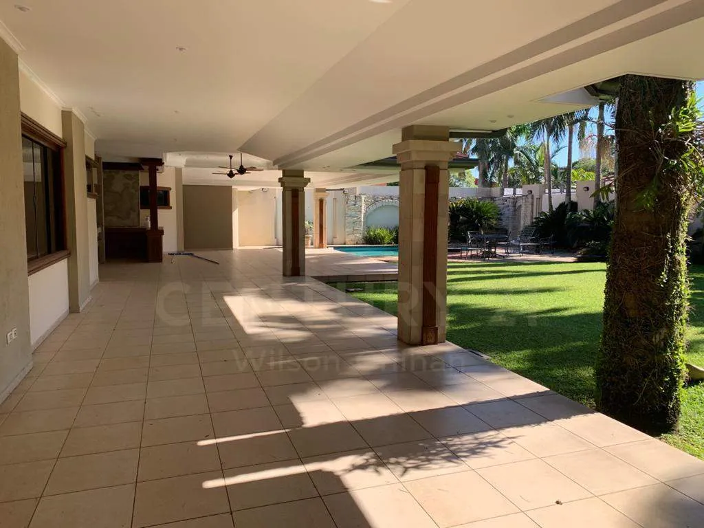 LUJOSA RESIDENCIA SOBRE BERNARDINO CABALLERO — foto 2