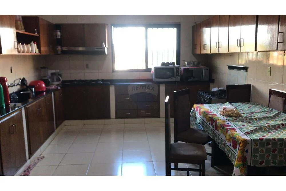 Vendo edificio en el circuito comercial de Encarnación. — foto 3