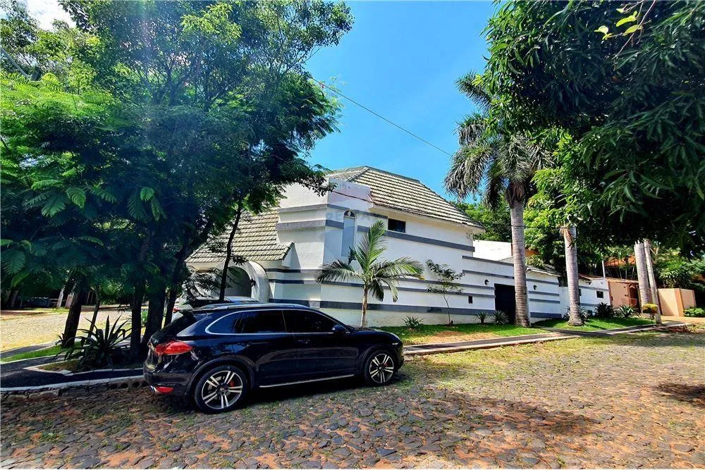 Vendo Casa en esquina Zona Barrio Carmelitas. 325,000 USD — foto 2