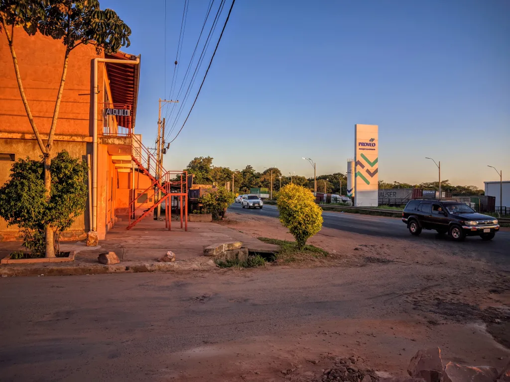 Casa en Ypané con salones sobre Ruta Acc. Sur en esquina — foto 3
