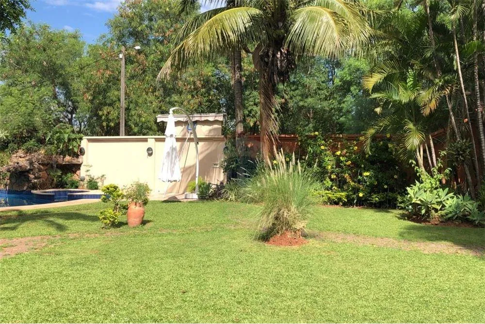 ¡Imponente Residencia en Barrio Ytay 850,000 USD — foto 2