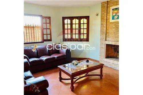 ELEGANTE CASA A PASOS DEL CENTRO DE SAN LORENZO — foto 3