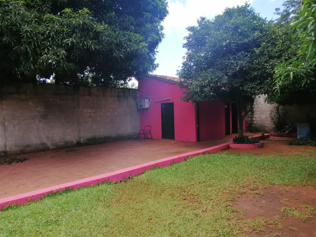 ITAUGUA CASA QUINTA 1.600m2 CON PISCINA. 2 DORMITORIOS. QUINCHO. MURALLA. OFERTA — foto 2