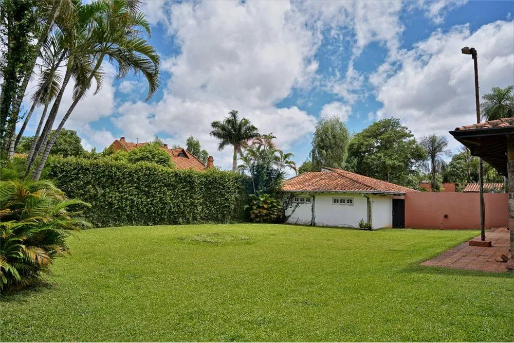 HERMOSA Y AMPLIA RESIDENCIA EN MBURUKUYA 1,200,000 USD — foto 2