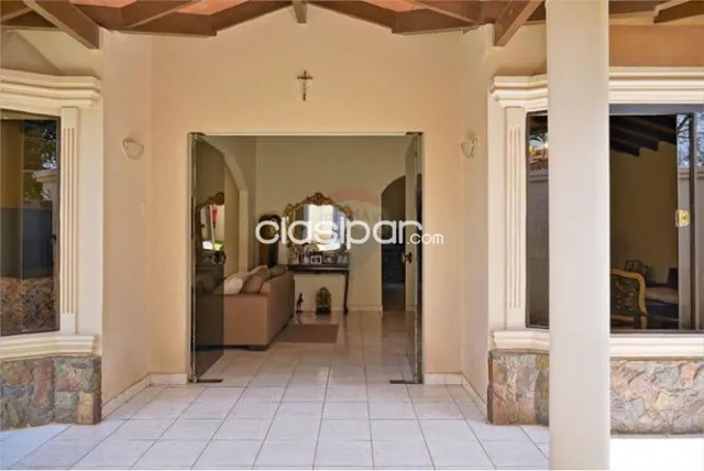 HERMOSA Y AMPLIA RESIDENCIA EN MBURUKUYA — foto 2