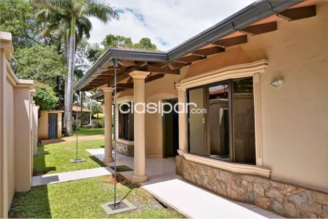 HERMOSA Y AMPLIA RESIDENCIA EN MBURUKUYA — foto 3
