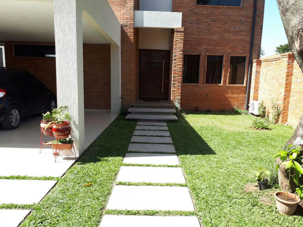 VENDO HERMOSA CASA DE LUJO EN MARIANO ROQUE ALONSO — foto 3
