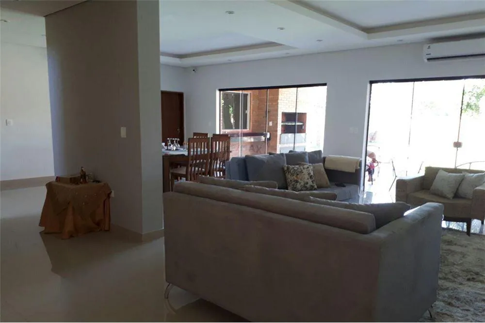 VENDO RESIDENCIA DE LUJO EN MARIANO ROQUE ALONSO 195,000 USD — foto 2