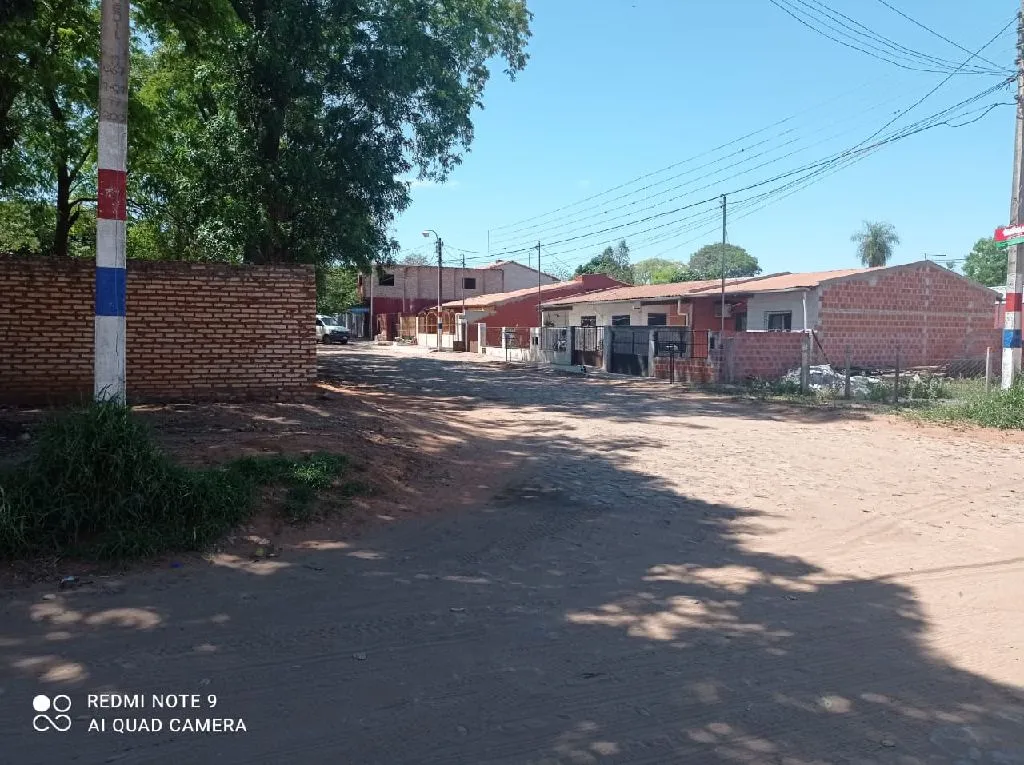 Vendo tinglado con casa en esquina — foto 2