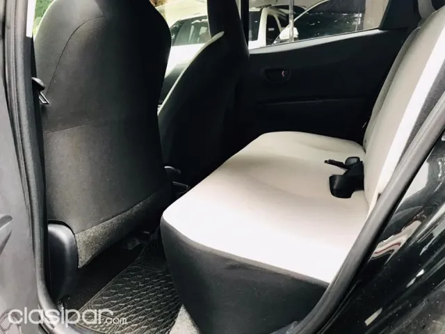 Toyota Vitz 2011 — foto 4