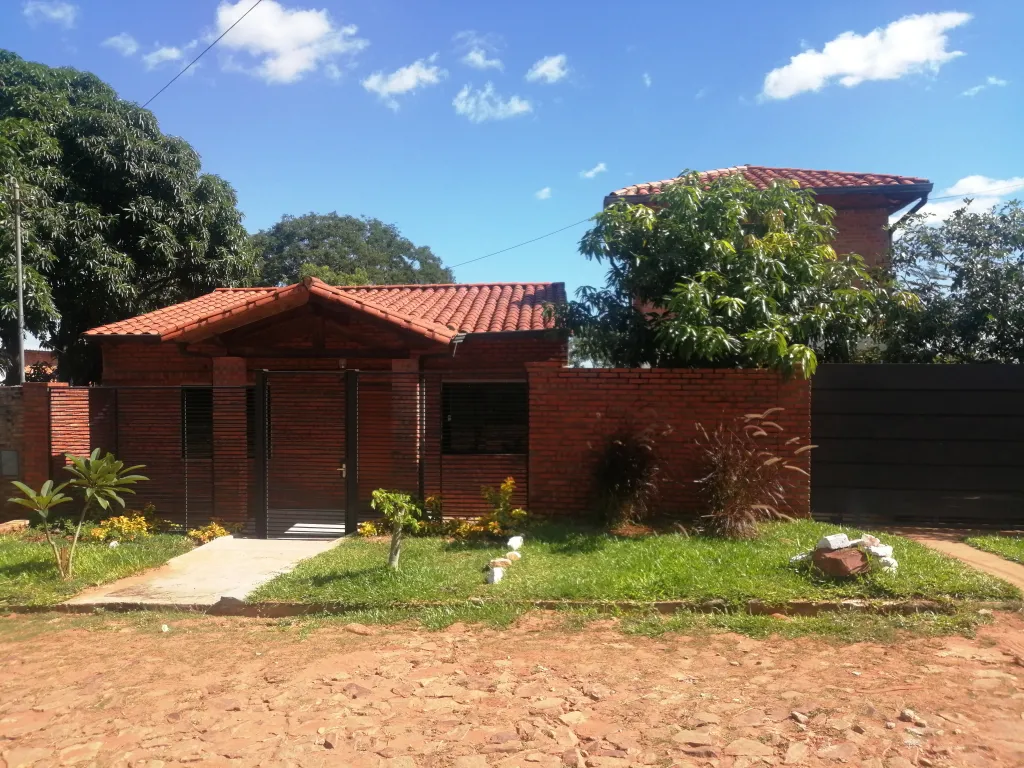 Oferto casa en Lambaré ( barrio san Isidro) — foto 2