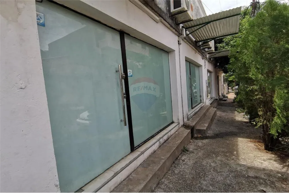 EDIFICIO CON 7 LOCALES COMERCIALES A ESTRENAR 400,000 USD — foto 2