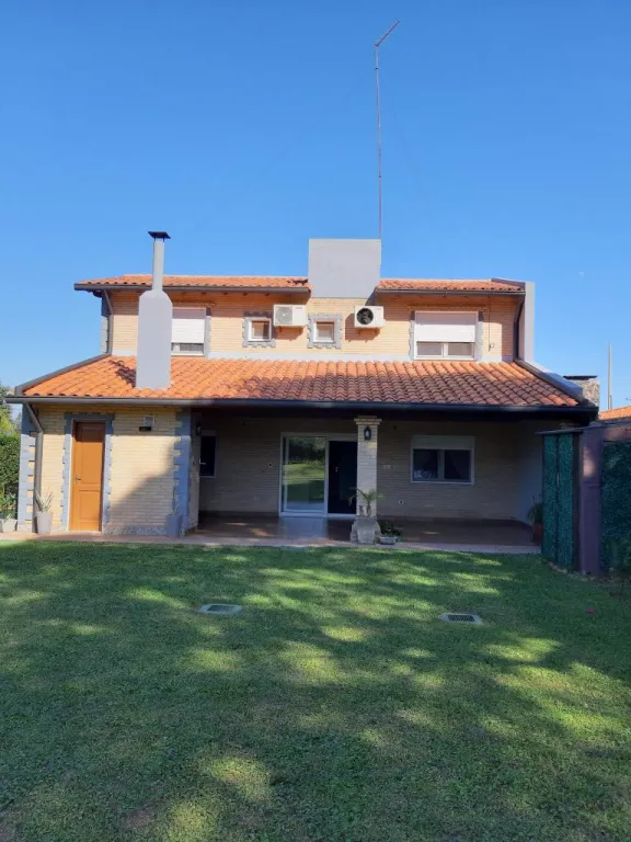 VENDO HERMOSO CHALET EN BO.CERRADO ZONA YACHT — foto 2