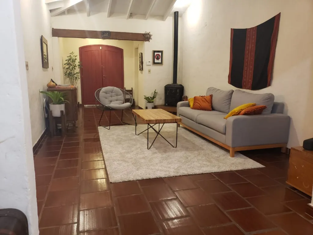 CASA DE 3 DORM EN BARRIO LOS LAURELES — foto 3