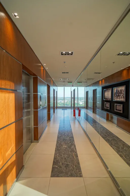 EN VENTA PISO ALTO CORPORATIVO, AV. AVIADORES DEL CHACO, ALTÍSIMA SEGURIDAD! — foto 2