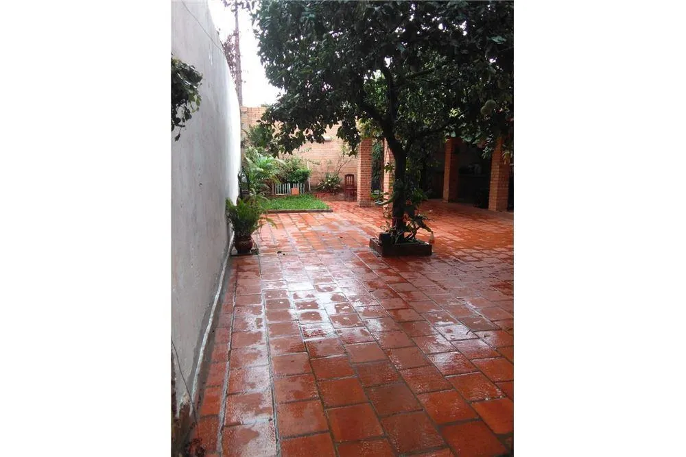 VENDO HERMOSA CASA DE 2 PISOS EN ÑEMBY, A POCOS METROS DE ACCESO SUR! — foto 2