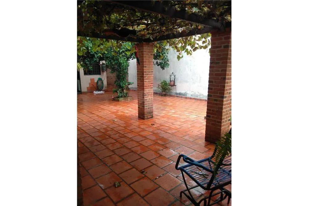 VENDO HERMOSA CASA DE 2 PISOS EN ÑEMBY, A POCOS METROS DE ACCESO SUR! — foto 3