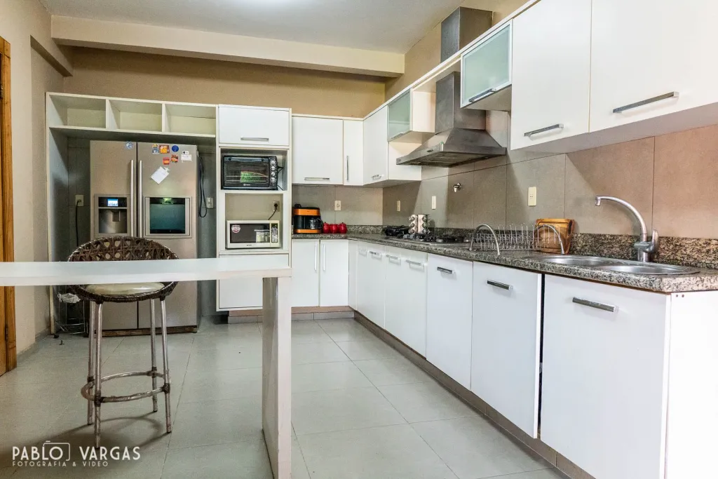 VENDO RESIDENCIA PREMIUM BARRIO YCUA SATI — foto 3