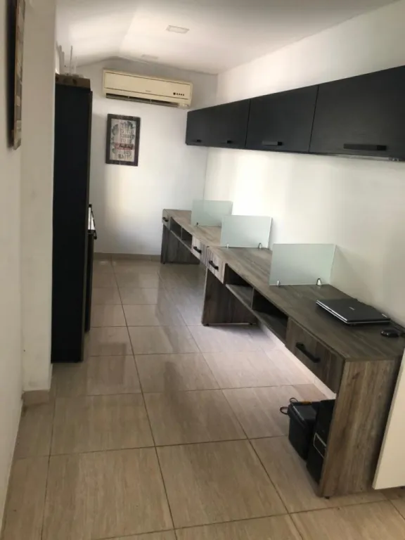 EXCELENTE PROPIEDAD PARA OFICINA O VIVIENDA — foto 2