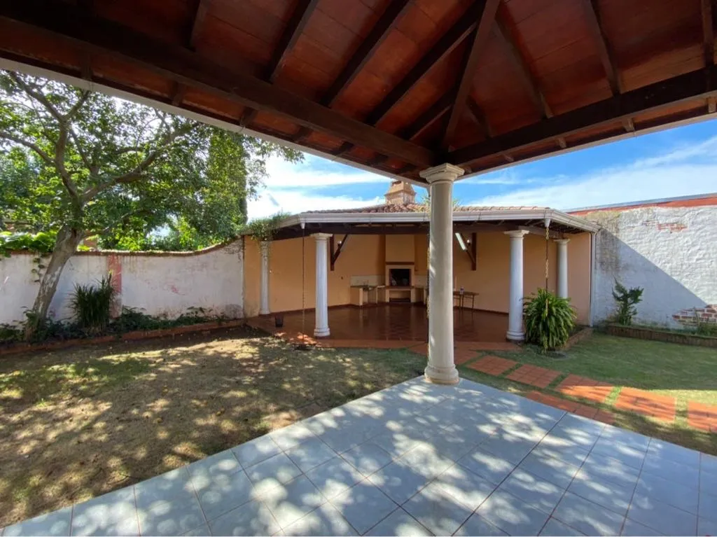 Vendo hermosa Residencia a 200 metros del Lago República — foto 2