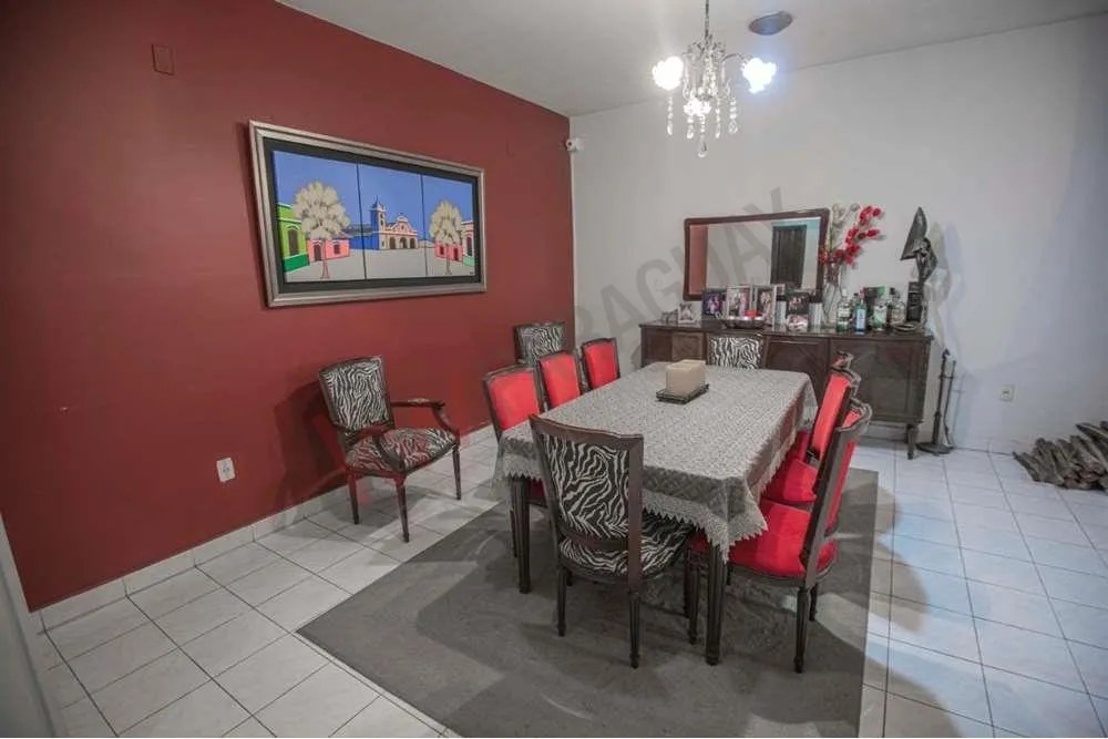 CASA EN EXCELENTE ESTADO CON PISCINA EN LAMBARE — foto 3