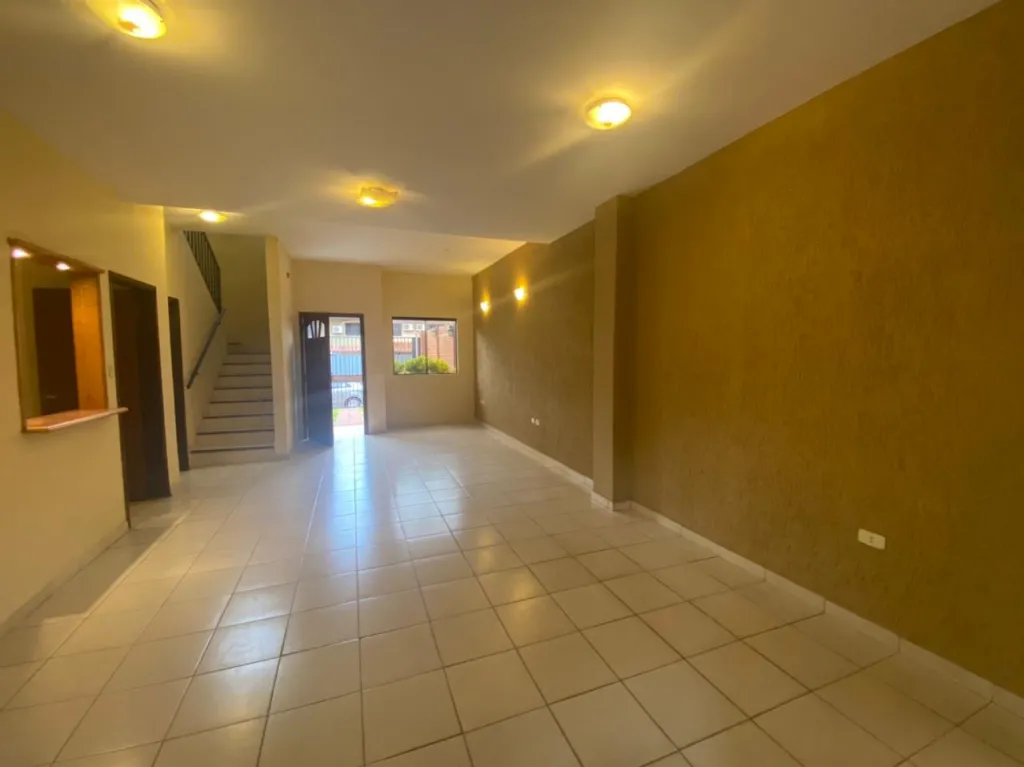 VENDO DUPLEX DE 3 DORMITORIOS EN LAMBARE — foto 2
