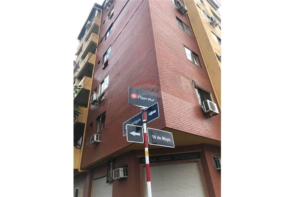 Vendo salón comercial de 150 m2 en pleno centro de Encarnación — foto 3