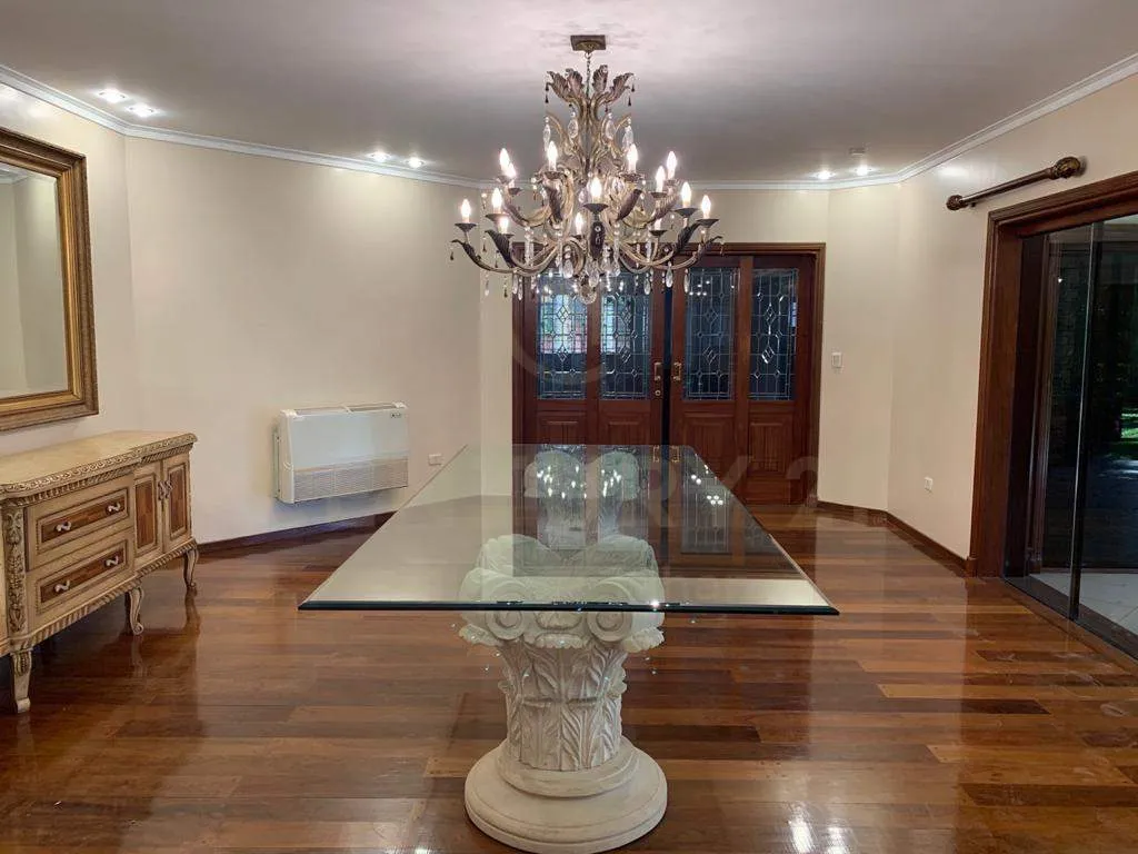 LUJOSA RESIDENCIA SOBRE BERNARDINO CABALLERO — foto 2