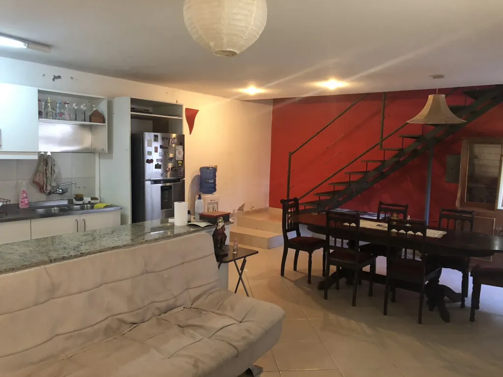 VENDO AMPLIA RESIDENCIA EN SAJONIA — foto 3