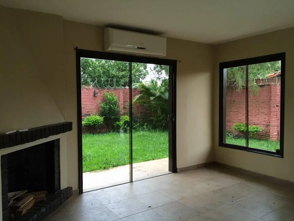 LOS LAURELES: ELEGANTE RESIDENCIA – 3 SUITES, JARDÍN, PISCINA, 1.300 USD. — foto 2