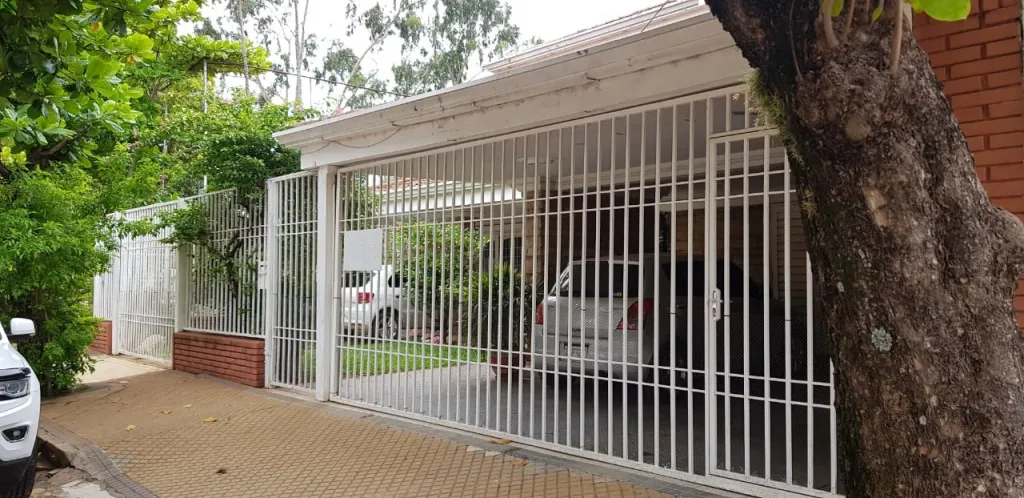 LA INVERSIÓN MÁS SEGURA! LINDA RESIDENCIA PARA INVERSIÓN A CUADRAS DEL SHOPPING DEL SOL — foto 2