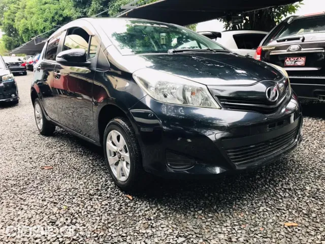 Toyota Vitz 2012 — foto 3
