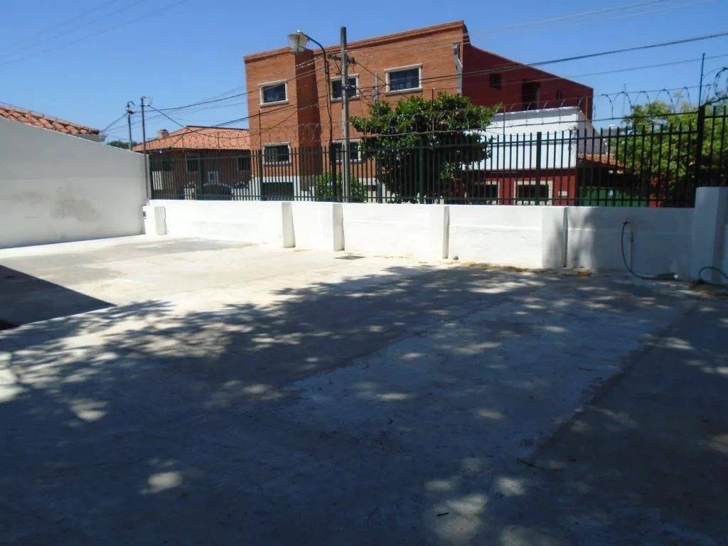 Se Vende casa para vivienda u oficina zona Mercado 4 — foto 3