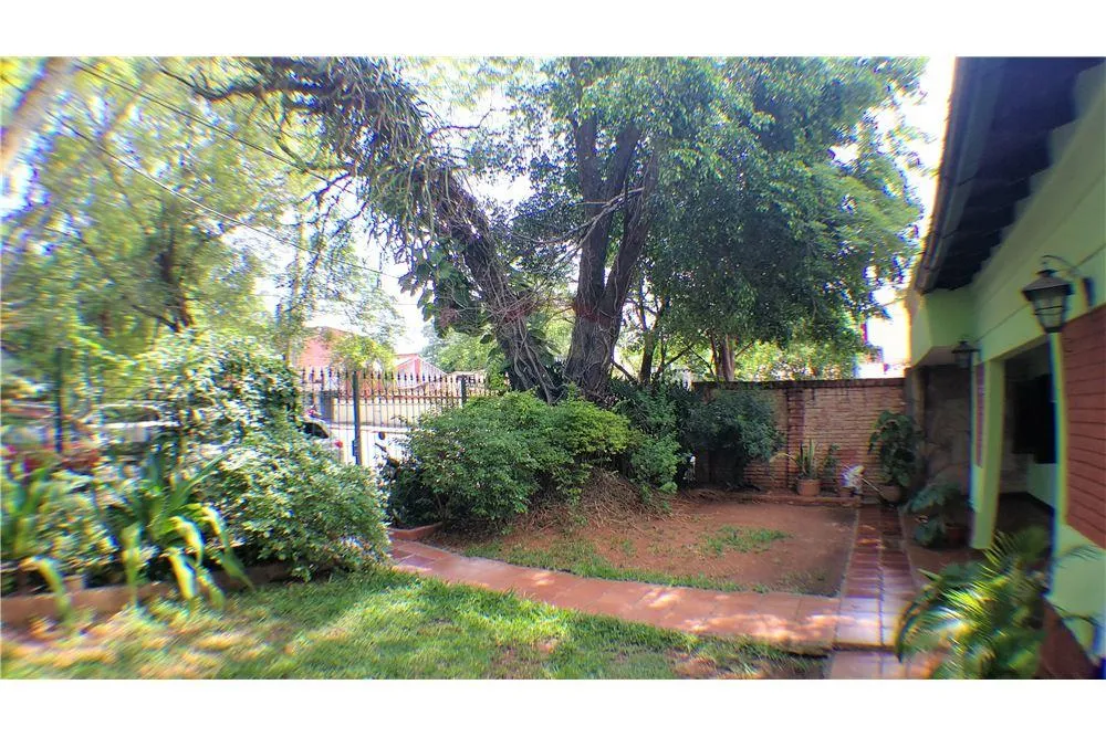 Se vende Casa en esquina sobre Denis Roa, Ykua Sati, Asunción — foto 2