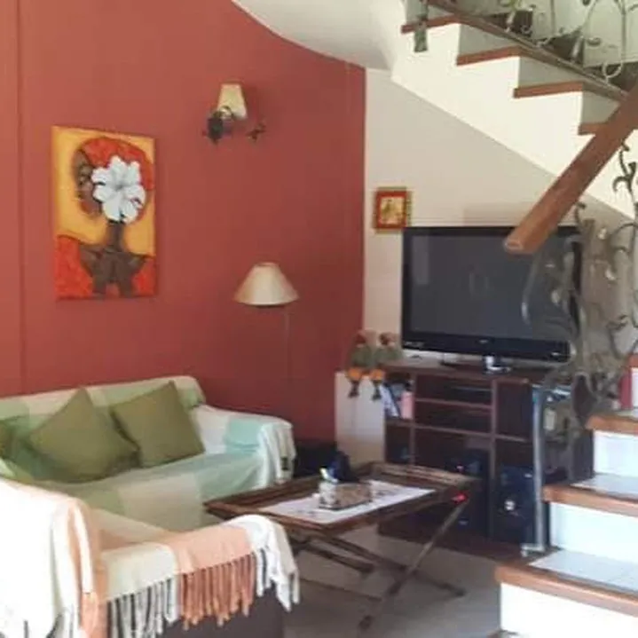 VENDO RESIDENCIA BARRIO MBURUCUYÁ — foto 3