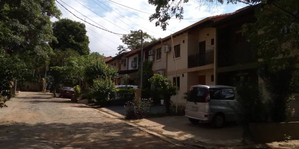 VENDO DUPLEX EN CONDOMINIO ECONATURA 1 EN LAMBARÉ COD 2925 — foto 2