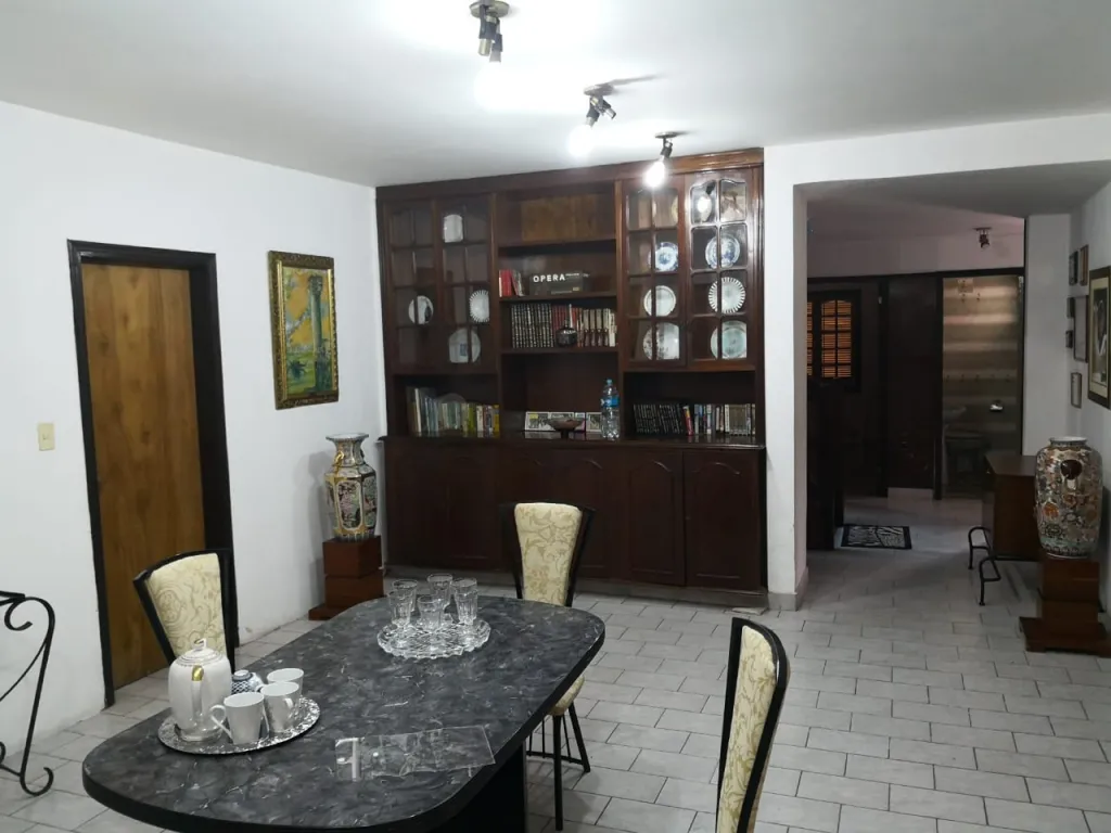Vendo Residencia de categoría en Barrio San Vicente — foto 2