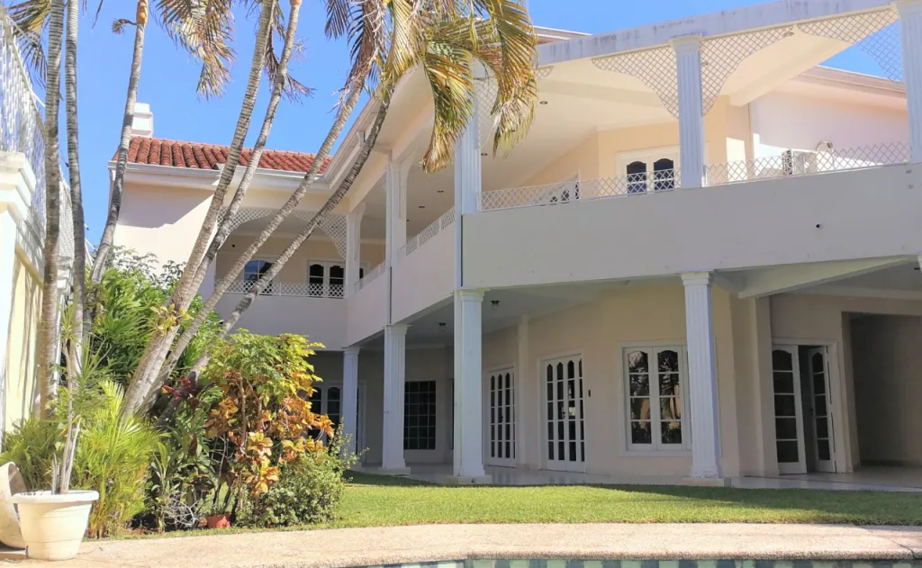 VENDO IMPORTANTE RESIDENCIA EN EL Bº CARMELITAS — foto 2