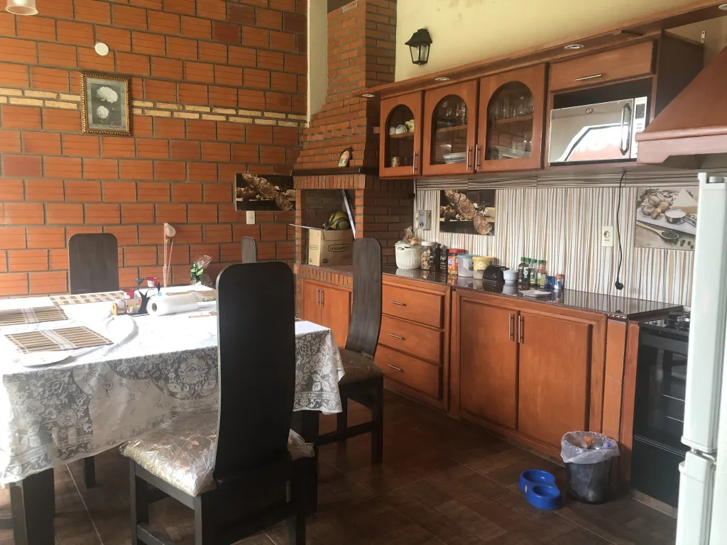 VENDO CASA EN ÑEMBY CENTRO CON SALONES — foto 3