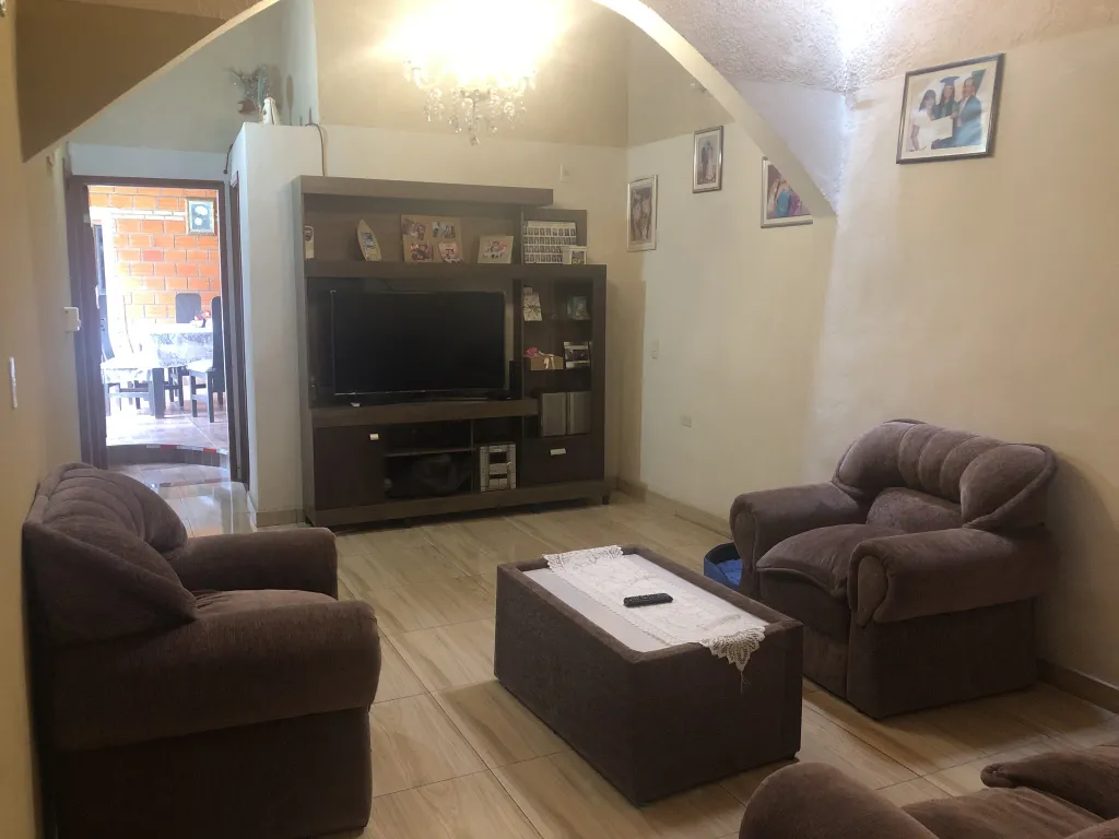 Hermosa casa en Ñemby con salones — foto 2