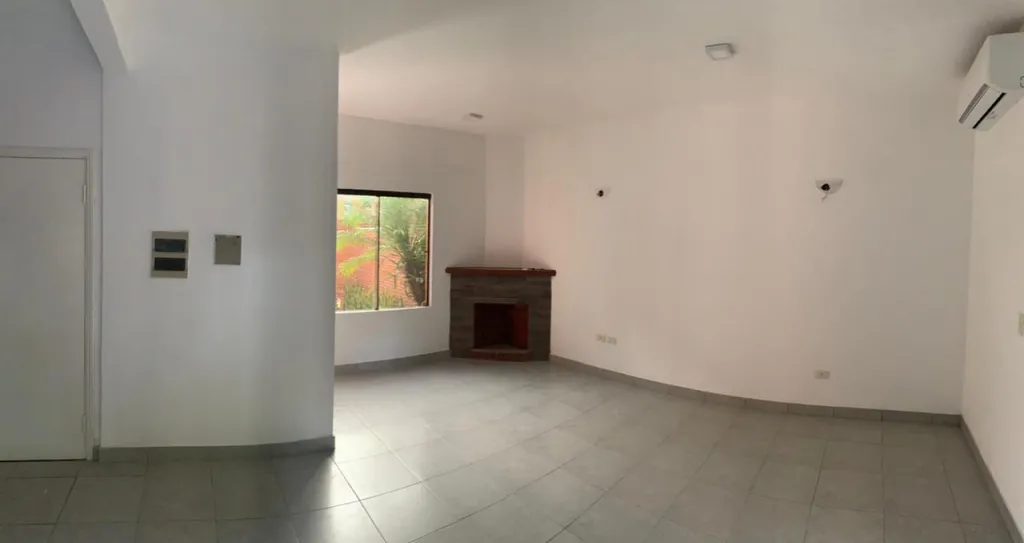 VILLA AURELIA: ELEGANTE UBICACIÓN, 3 DORMITORIOS, JARDÍN, PISCINA, 167.000USD. — foto 2