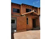 VENDO HERMOSO DUPLEX EN LUQUE, ZONA RAKIURA. Y5515