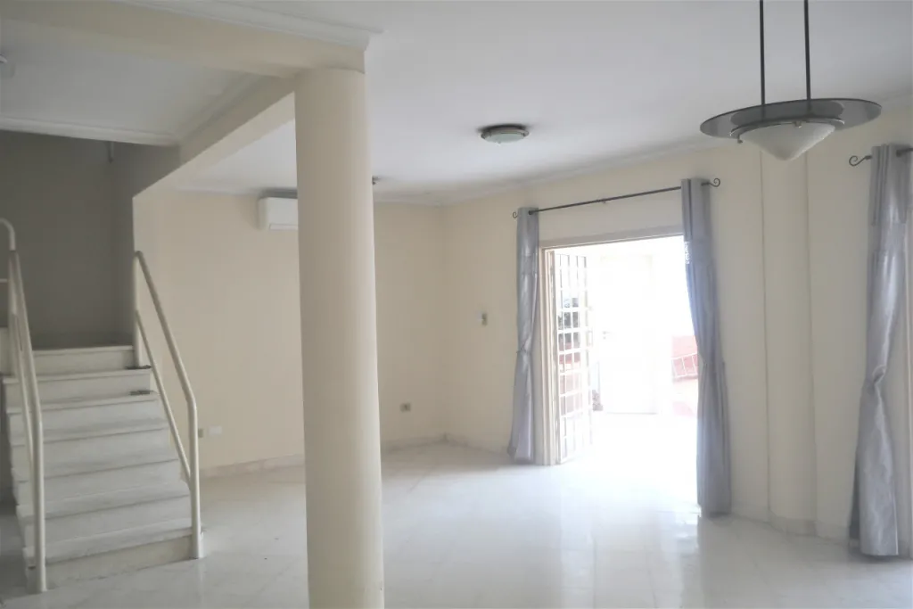 BO JARA – UNIV. AMERICANA: CHALET EN OFERTA, 3 SUITES, 5 BAÑOS, 250.000 USD! — foto 2